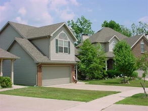 3100 Roundway Down Ln in Lexington, KY - Building Photo - Building Photo