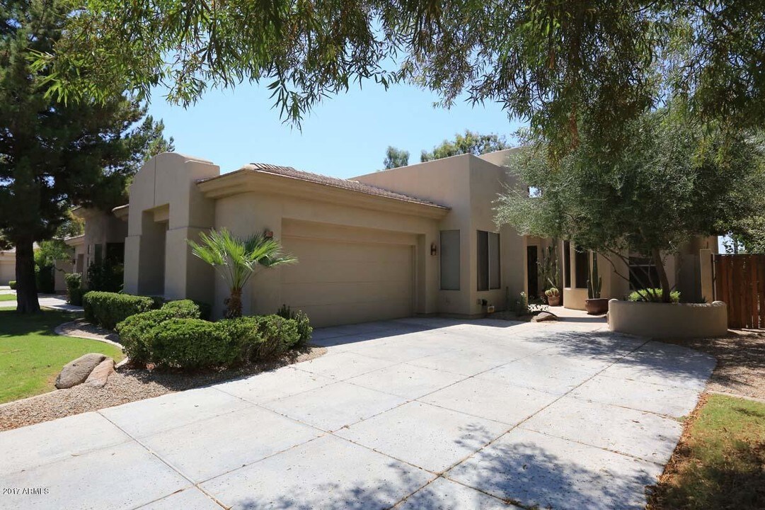 7371 E Vaquero Dr in Scottsdale, AZ - Building Photo