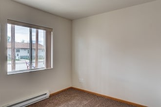 Pineview Apartments in Williston, ND - Building Photo - Building Photo