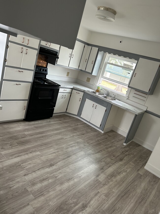 227 6th St, Unit 1(lower)