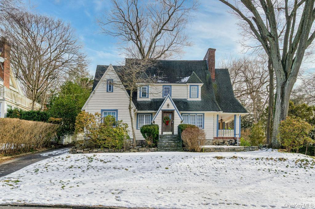 8 Ridgecrest W in Scarsdale, NY - Building Photo