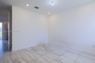 1014 SE 23rd Ave in Homestead, FL - Building Photo - Building Photo