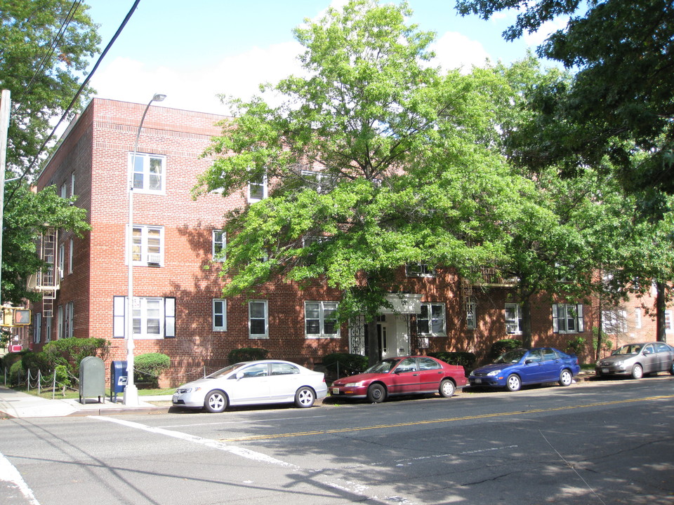 120-05 Hillside Ave in Jamaica, NY - Building Photo