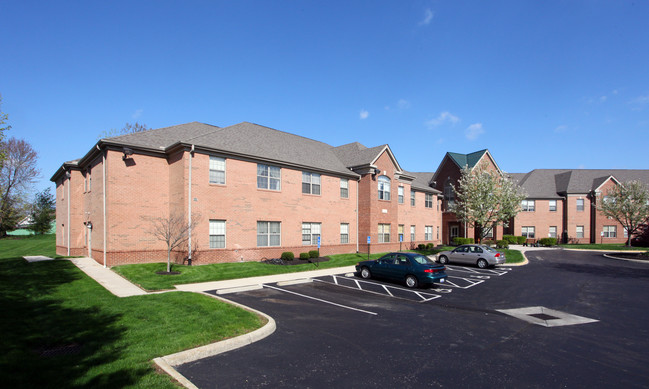 Village Place in Columbus, OH - Foto de edificio - Building Photo