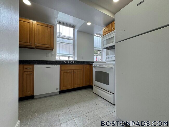 32 Queensberry St
