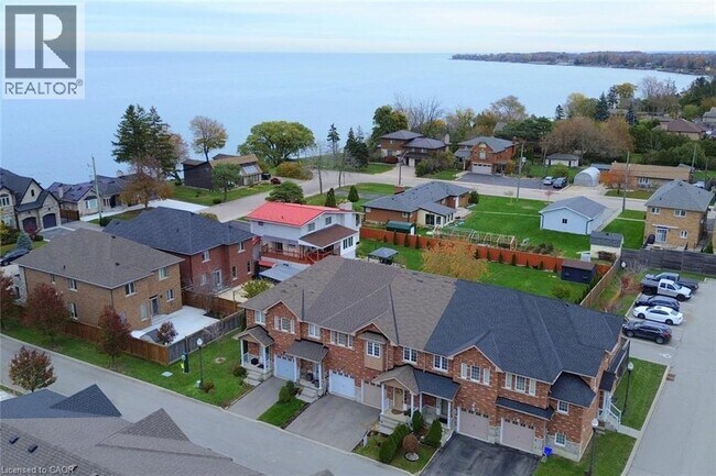 45 Seabreeze Crescent in Hamilton, ON - Building Photo - Building Photo