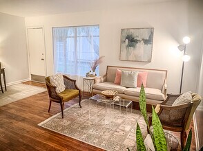 904 Chevy Chase Dr in San Antonio, TX - Building Photo - Building Photo