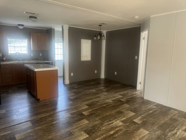 9402 Paradise Dr in Tampa, FL - Building Photo