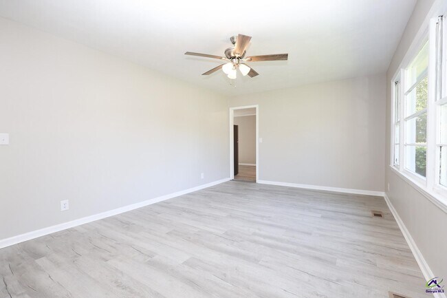 119 4th St in Cochran, GA - Building Photo - Building Photo