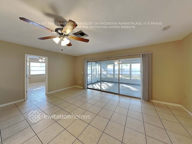 221 Morgan Ct in Palm Harbor, FL - Foto de edificio - Building Photo