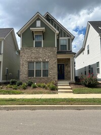 1059 Emery Bay Cir in Hendersonville, TN - Foto de edificio - Building Photo