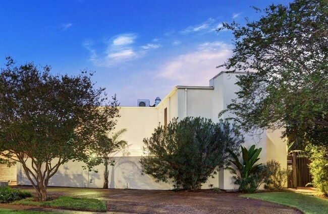 property at 1111 Potomac Dr