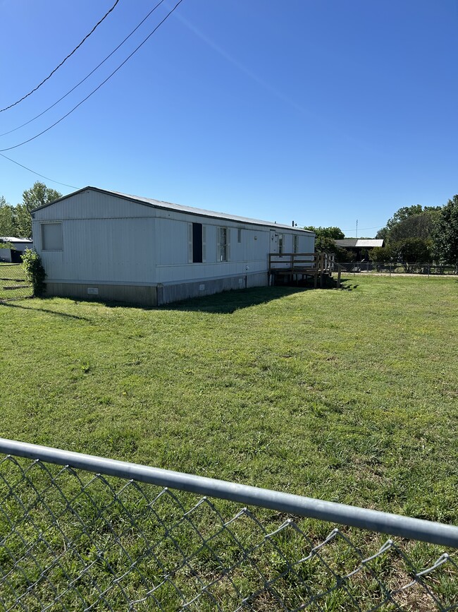 7112 Jan Ln in Joshua, TX - Foto de edificio - Building Photo