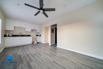 2440 1/2 Fairmount St in Los Angeles, CA - Building Photo - Building Photo