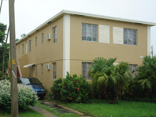 2141 SW 14th Ter in Miami, FL - Building Photo - Building Photo