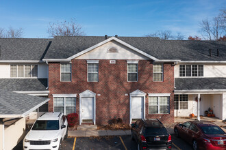 Village Green Townhomes in Valparaiso, IN - Building Photo - Building Photo