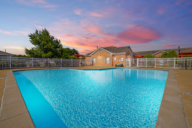 Timber Lakes Apartments in Avon, OH - Foto de edificio - Building Photo