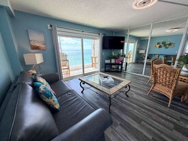 8743 Thomas Dr in Panama City Beach, FL - Building Photo