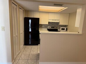 5721 SW 10th Pl in Gainesville, FL - Building Photo - Building Photo