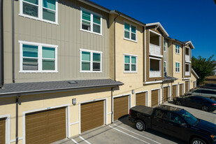 Compass Rose in Fullerton, CA - Foto de edificio - Building Photo