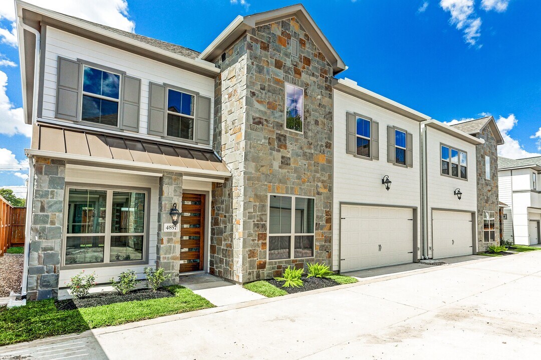 4857 Benning Dr in Houston, TX - Building Photo