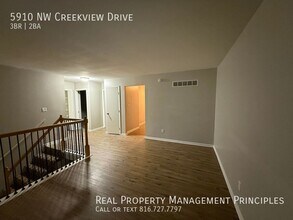 5910 Creek View Dr in Kansas City, MO - Building Photo - Building Photo