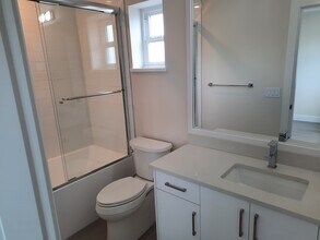 381 57th Av E in Vancouver, BC - Building Photo - Building Photo