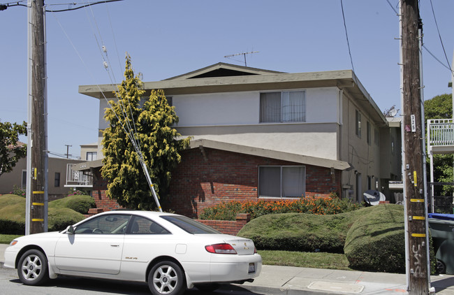 Belleview Apartments in San Leandro, CA - Building Photo - Building Photo