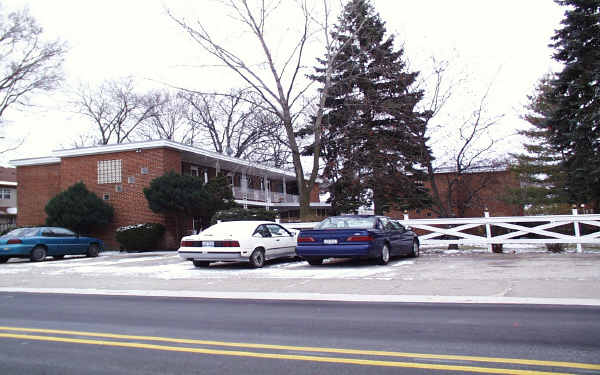 Wood Dale Station Apartments in Wood Dale, IL - Foto de edificio