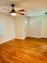 421 S Belknap St in Sugar Land, TX - Foto de edificio - Building Photo
