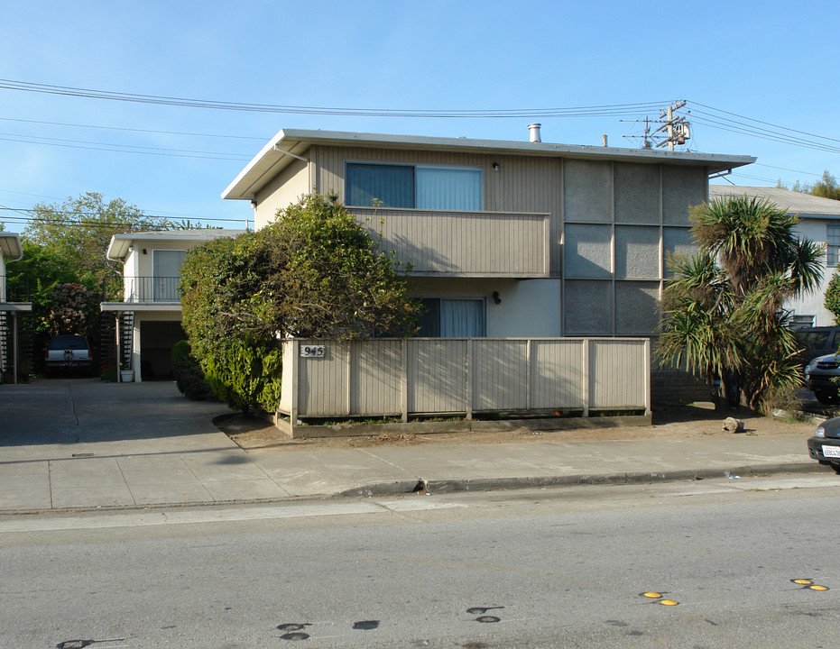 945 Rollins Rd in Burlingame, CA - Foto de edificio