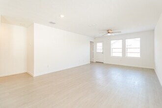 1239 Maple St in Wilmer, TX - Building Photo - Building Photo