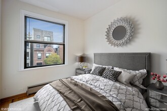 Barry Apartments in Chicago, IL - Building Photo - Building Photo