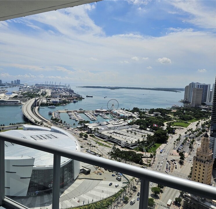 888 Biscayne Blvd, Unit 4001 in Miami, FL - Building Photo