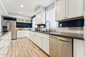 3242 E Camelback Rd in Phoenix, AZ - Building Photo - Building Photo