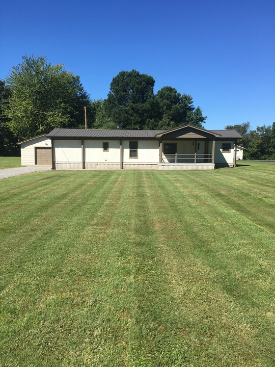 9227 Scale Rd in Benton, KY - Building Photo