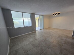 1182 W 37th Terrace in Hialeah, FL - Building Photo - Building Photo