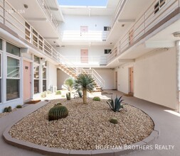 6873 Franklin Ave in Los Angeles, CA - Building Photo - Building Photo