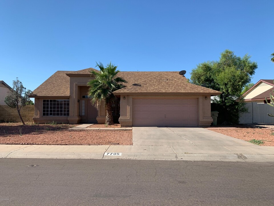 7705 W San Miguel Ave in Glendale, AZ - Building Photo