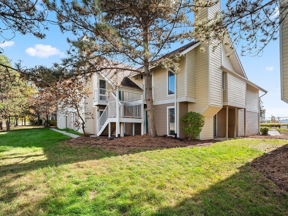 The Landings of Madison Heights in Madison Heights, MI - Building Photo