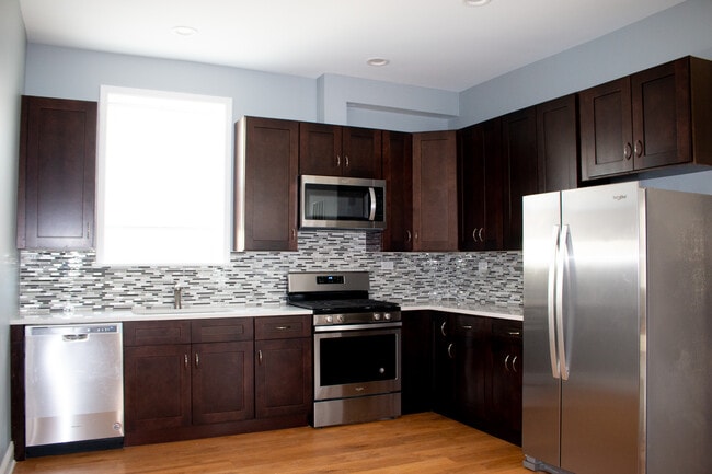 3410 W 24th St, Unit Unit 2 in Chicago, IL - Building Photo - Building Photo