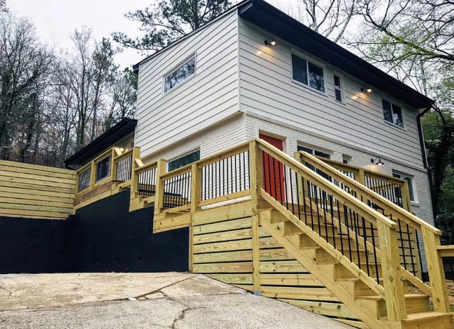 property at 2017 Kenwood Pl SE