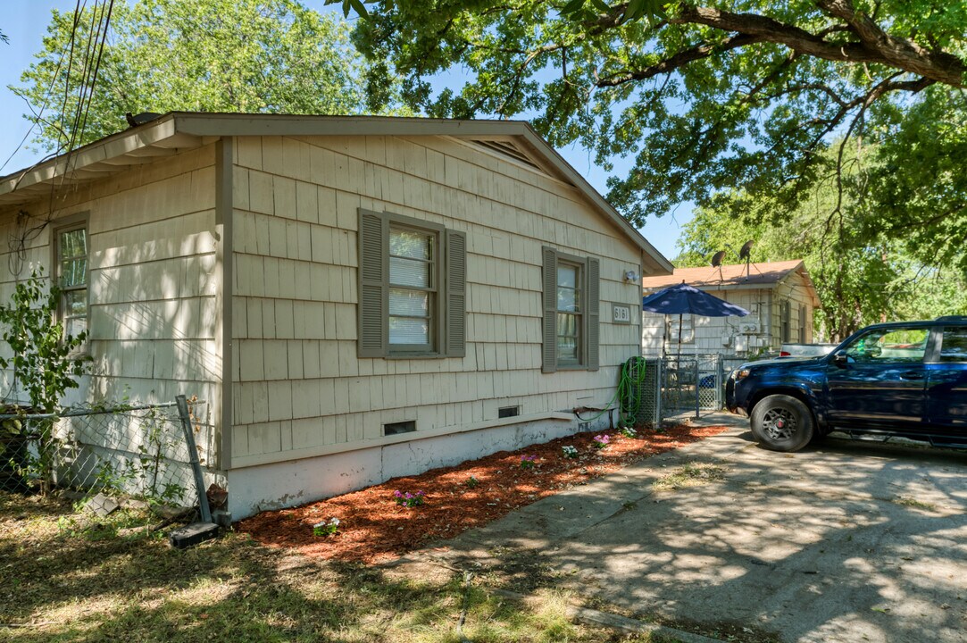 6161 Brocks Ln in Fort Worth, TX - Building Photo