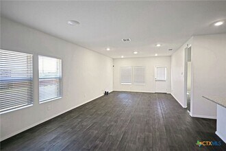 884 Armadillo Dr in Seguin, TX - Building Photo - Building Photo