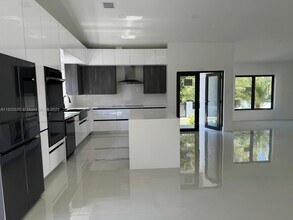 1205 Wallace St in Coral Gables, FL - Building Photo - Building Photo