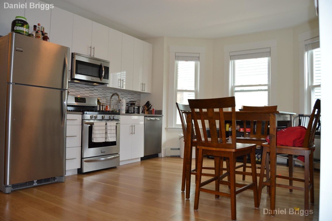 319 Columbia St-Unit -2C in Cambridge, MA - Building Photo