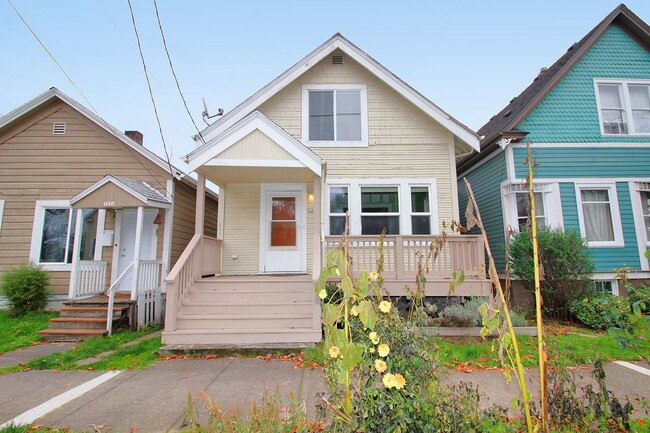 property at 3824 N Kerby Ave