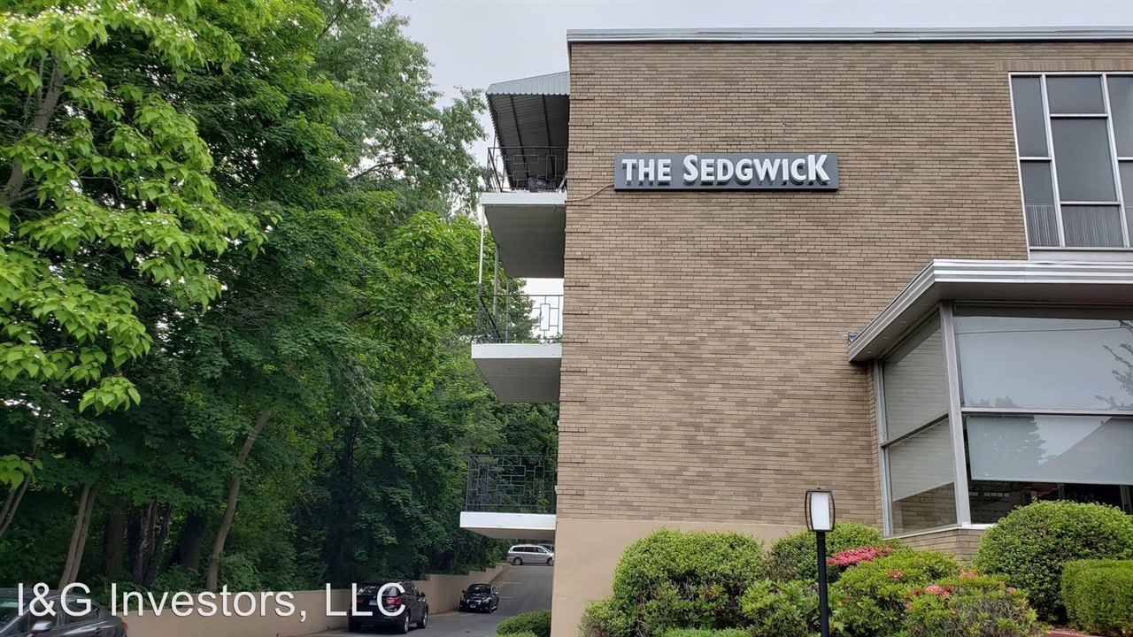 115 S Main St in West Hartford, CT - Foto de edificio