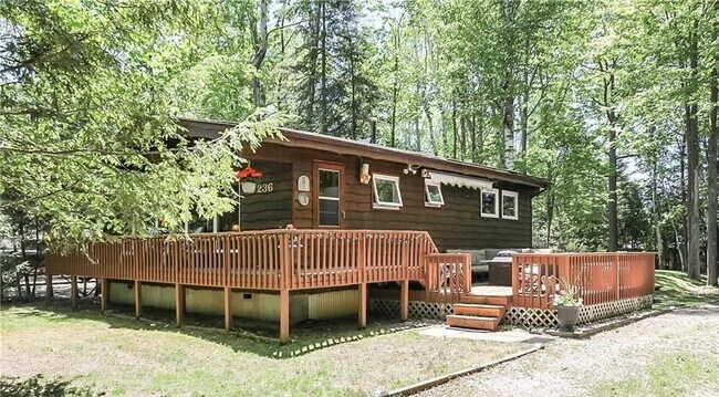 236 Zoo Park Rd in Wasaga Beach, ON - Building Photo - Building Photo