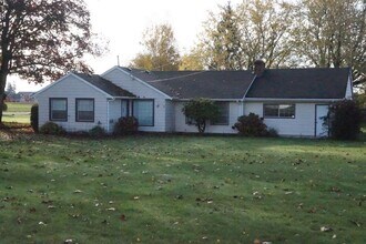 8885 Line Rd in Lynden, WA - Building Photo - Building Photo